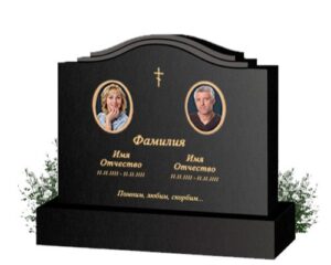 небольшой памятник дедушке и бабуле